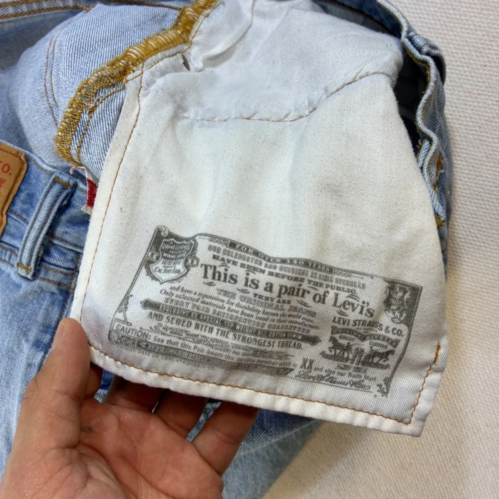 Vintage Levis 501 Mens Light Wash Straight Leg Button Fly Denim‎ Jeans 38x29